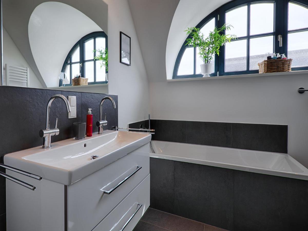 Reetland am Meer - Premium Reetdachvilla mit 3 Schlafzimmern, Sauna und Kamin F27 Dranske Exterior foto